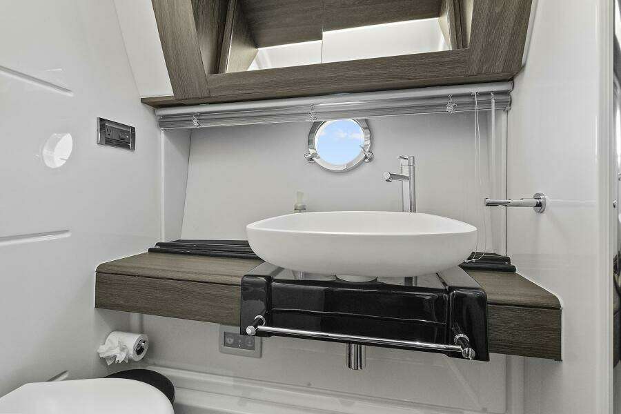 LITHIUM 55ft Azimut Yacht For Sale