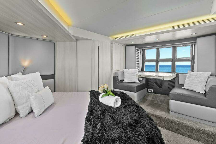 LITHIUM 55ft Azimut Yacht For Sale