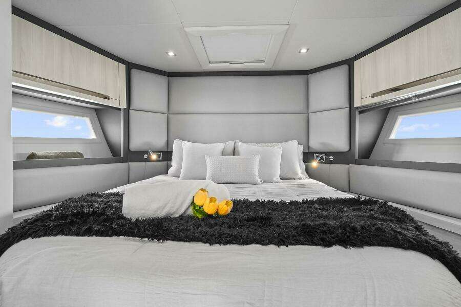 LITHIUM 55ft Azimut Yacht For Sale
