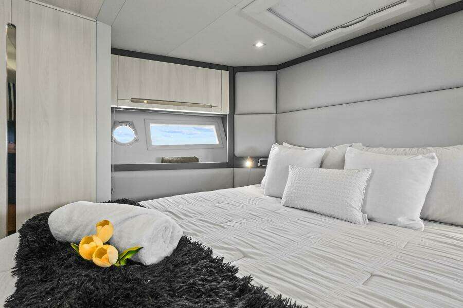 LITHIUM 55ft Azimut Yacht For Sale