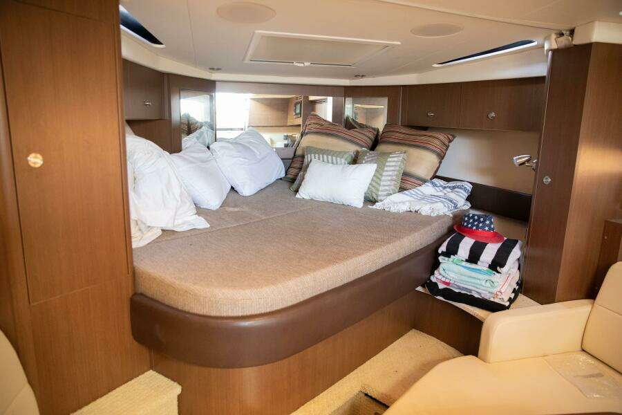 35ft Sea Ray Yacht For Sale