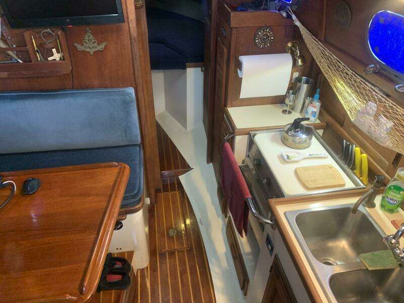 Amelie 27ft Pacific Seacraft Yacht For Sale