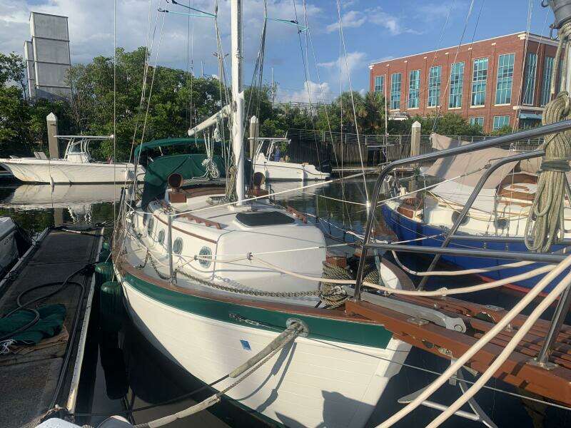 Amelie 27ft Pacific Seacraft Yacht For Sale