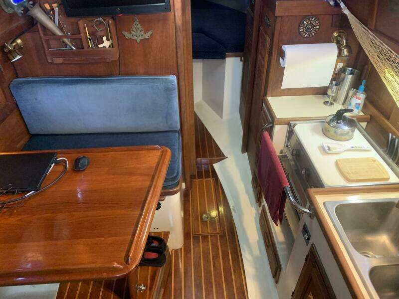 Amelie 27ft Pacific Seacraft Yacht For Sale