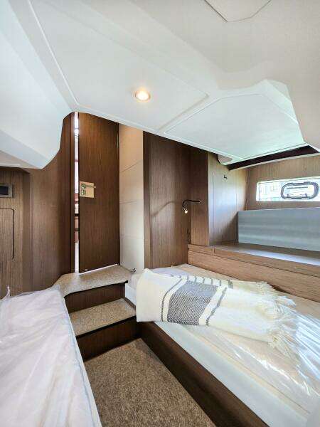 42ft Beneteau Yacht For Sale