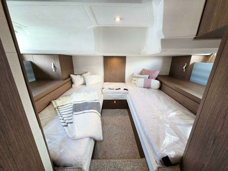 42ft Beneteau Yacht For Sale