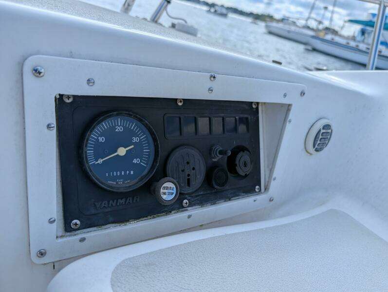 Hijinx 37ft Express Yacht For Sale