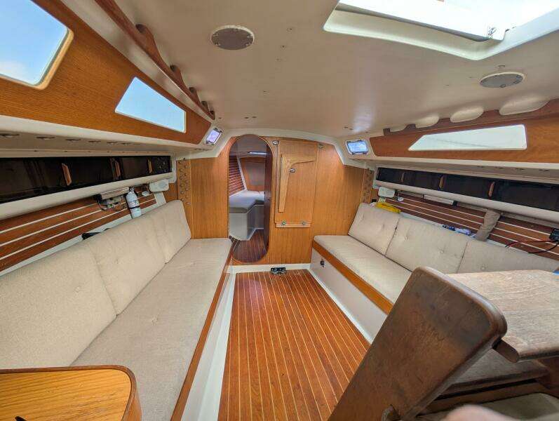 Hijinx 37ft Express Yacht For Sale