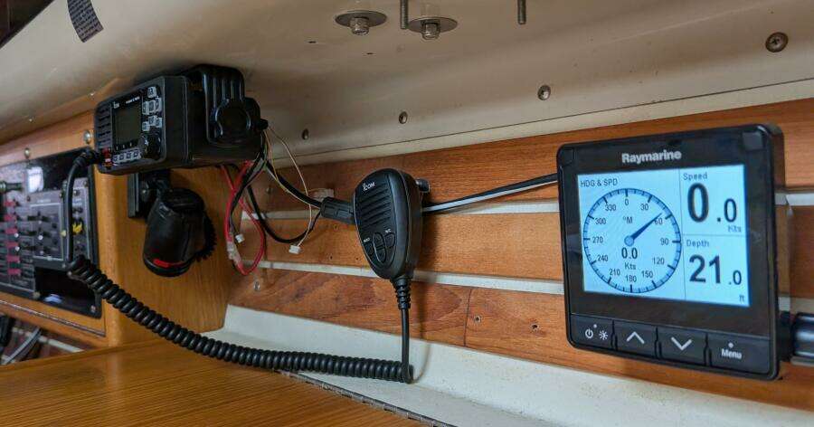 Hijinx 37ft Express Yacht For Sale