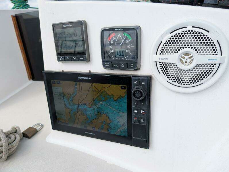 Hijinx 37ft Express Yacht For Sale