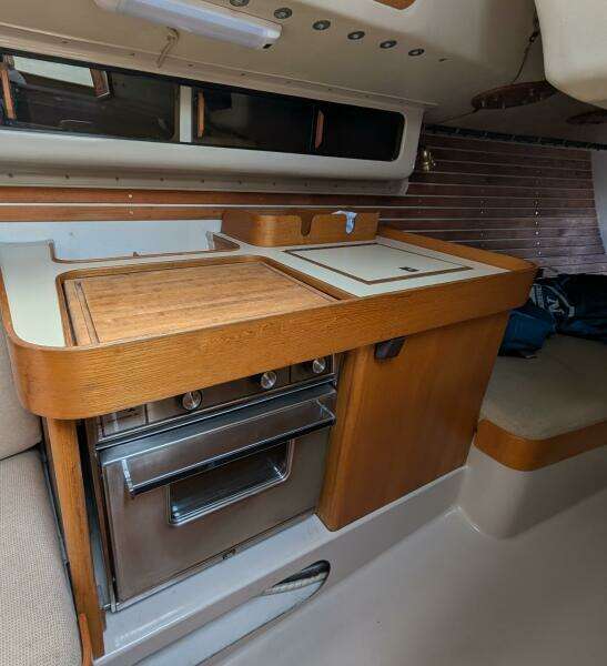 Hijinx 37ft Express Yacht For Sale