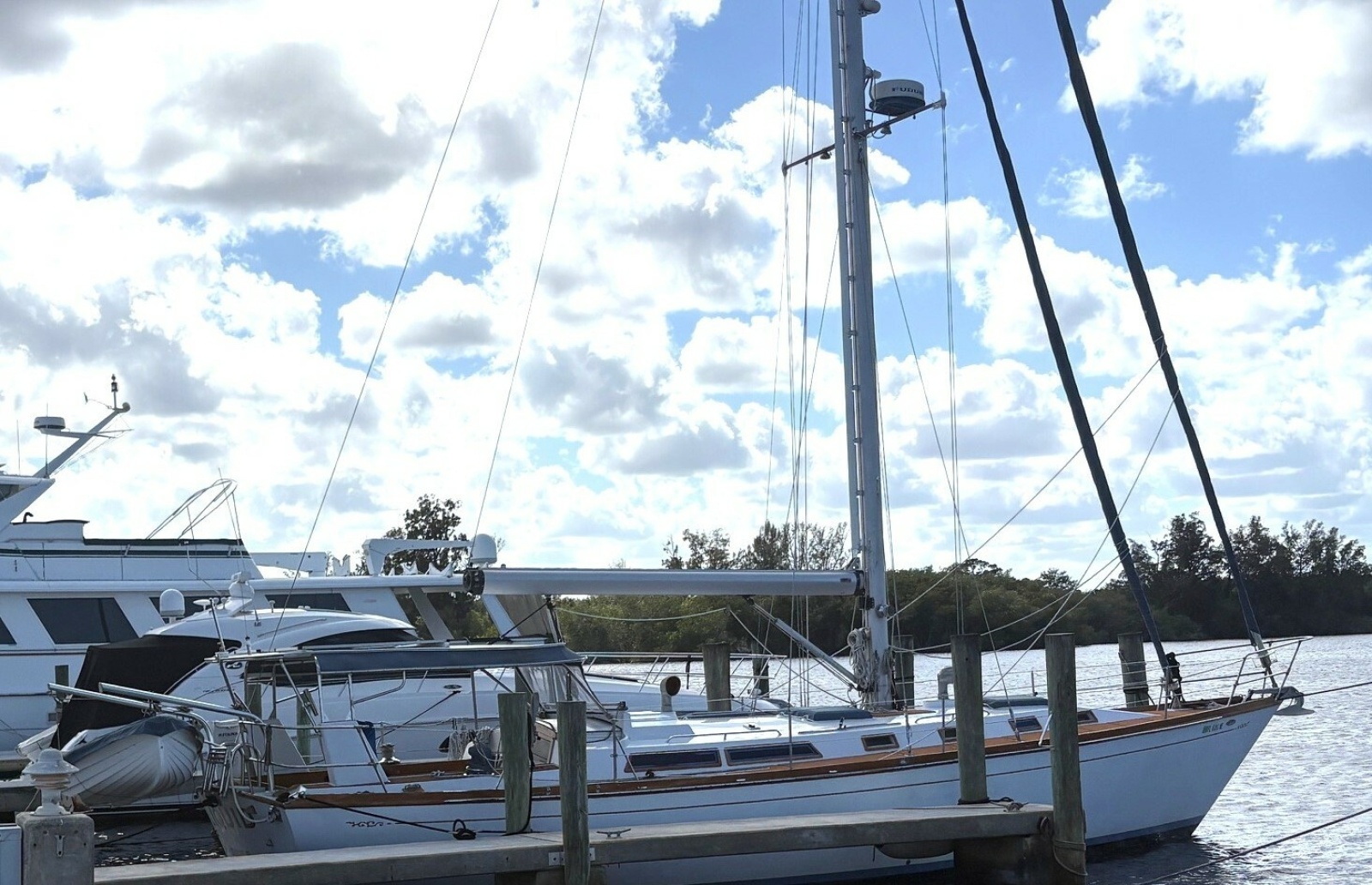 44' 1980 Cheoy Lee Aft Cockpit