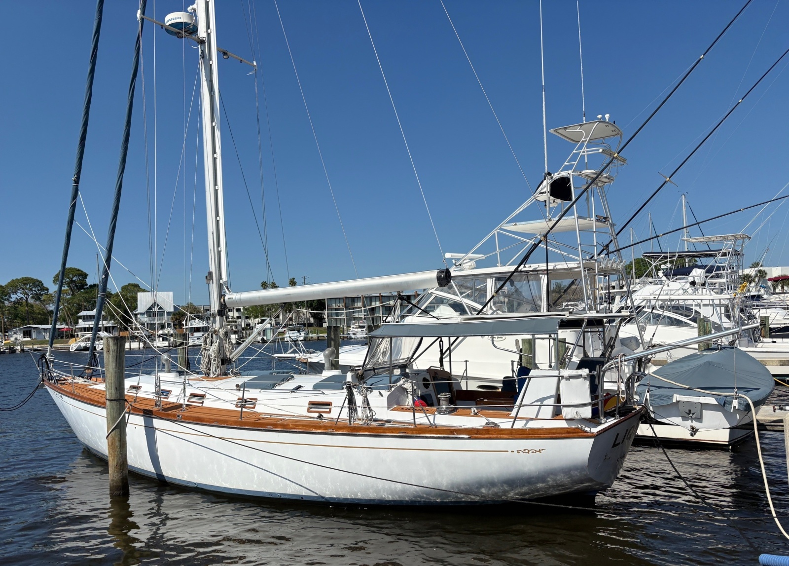 44' 1980 Cheoy Lee Aft Cockpit