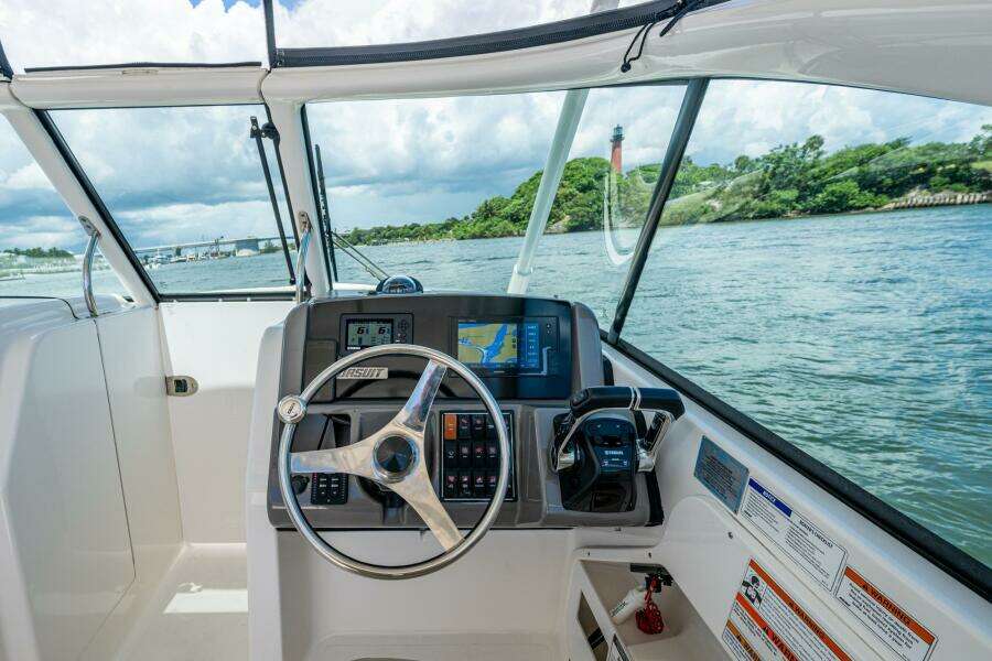 26ft Pursuit Yacht For Sale