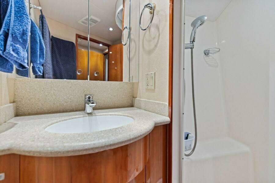 2006 Hatteras 68 CNV Big Game