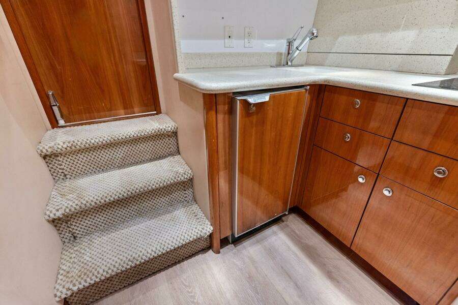 2006 Hatteras 68 CNV Big Game