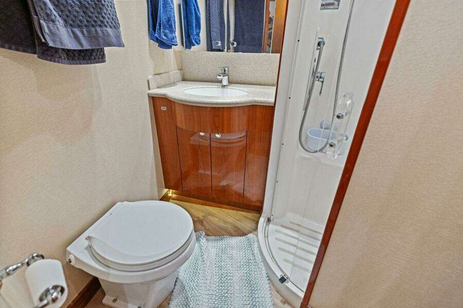2006 Hatteras 68 CNV Big Game