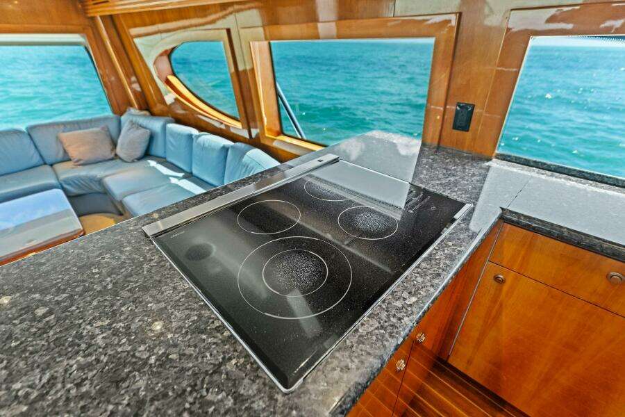 2006 Hatteras 68 CNV Big Game