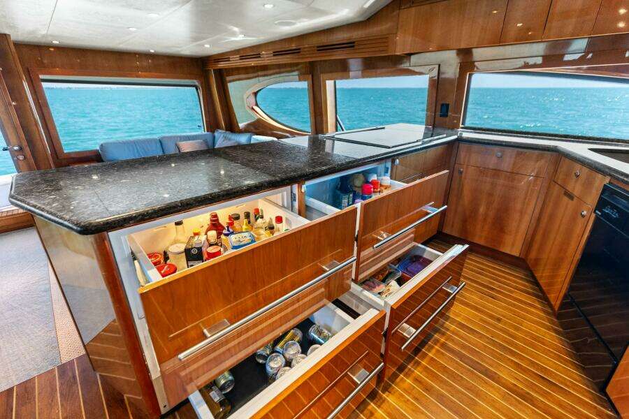 2006 Hatteras 68 CNV Big Game