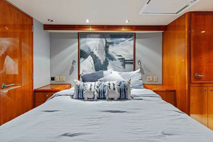 2006 Hatteras 68 CNV Big Game