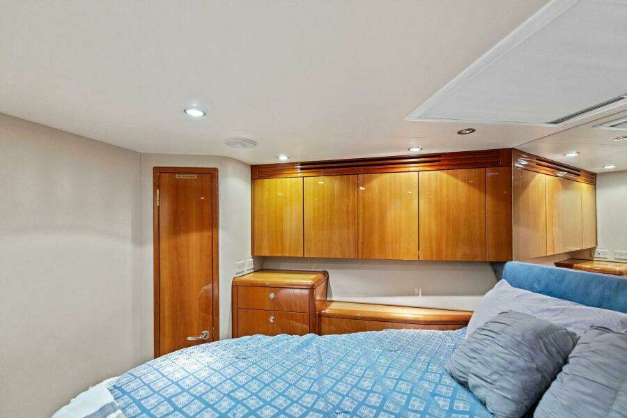 2006 Hatteras 68 CNV Big Game