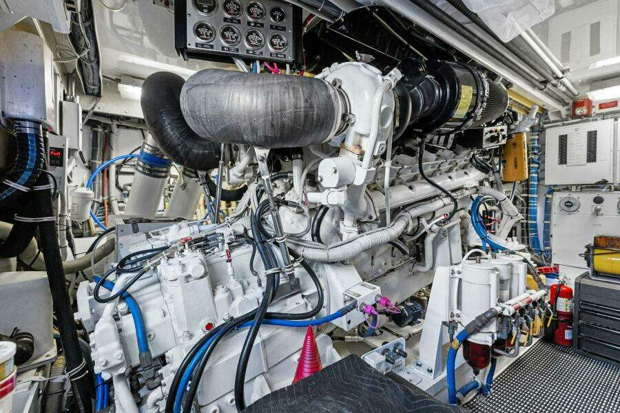 2006 Hatteras 68 CNV Big Game