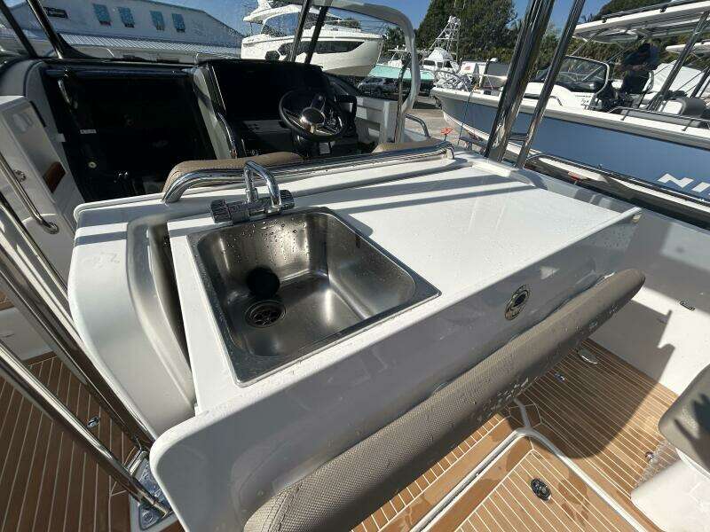 In Stock 2024 Nimbus T9 142 30ft Nimbus Yacht For Sale