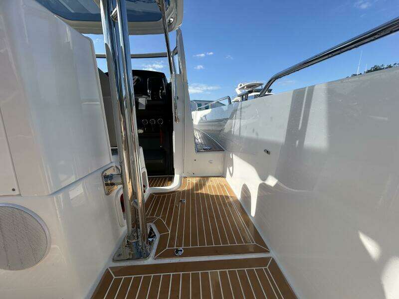 In Stock 2024 Nimbus T9 142 30ft Nimbus Yacht For Sale