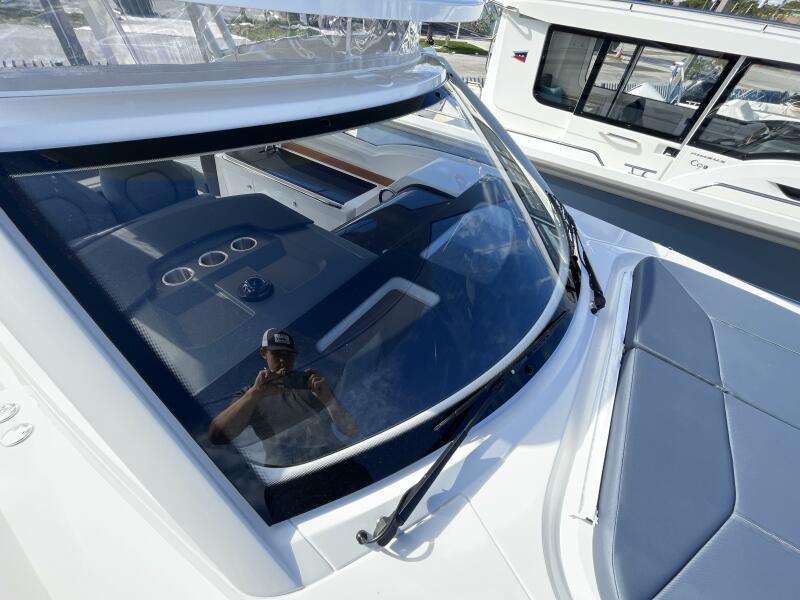 30' 2024 Nimbus Weekender 9