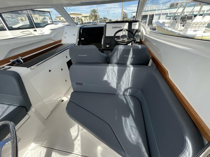 30' 2024 Nimbus Weekender 9