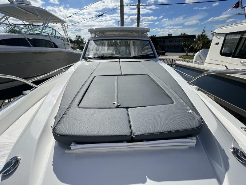 30' 2024 Nimbus Weekender 9