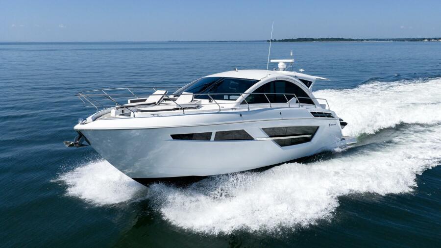 2018 Cruisers Yachts 50 Cantius