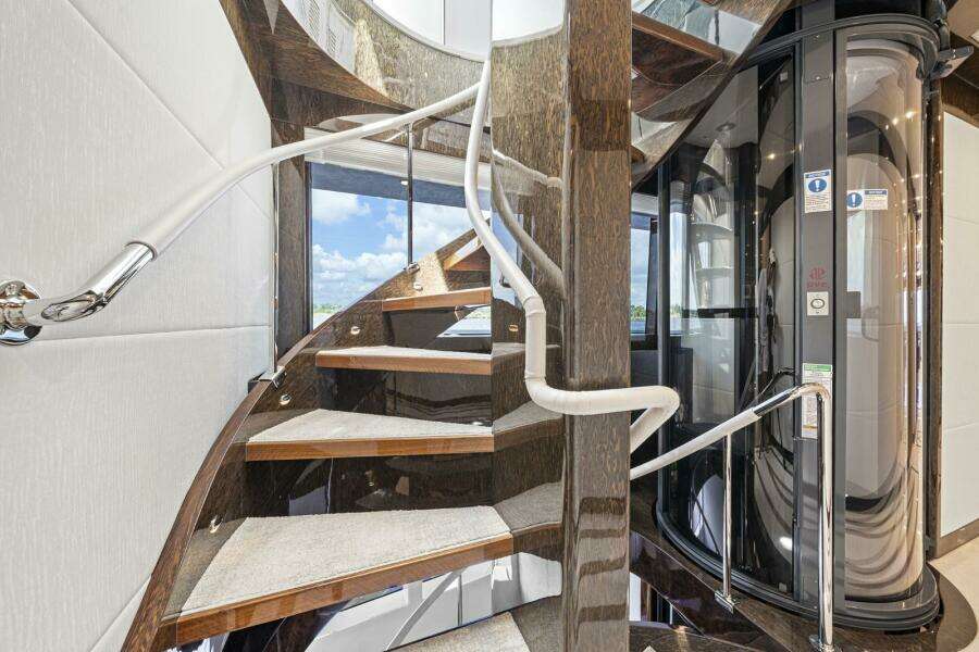 Steps to Skylounge  