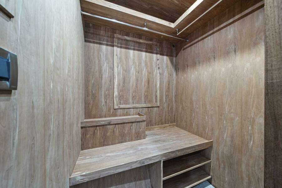 Forward VIP Locker