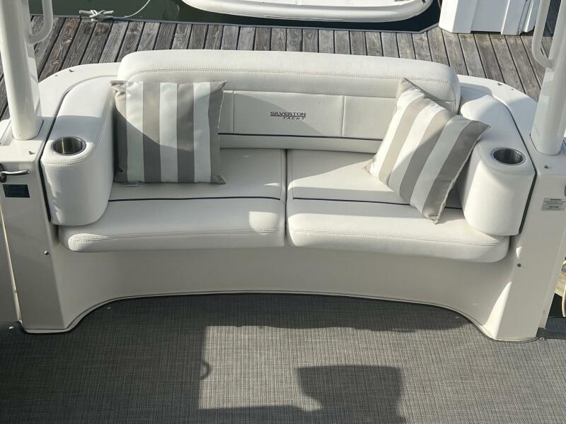 2006 Silverton 35 MY