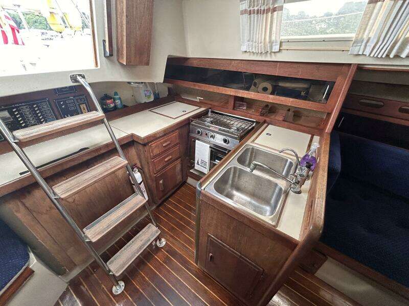 Del 35ft O Day Yacht For Sale