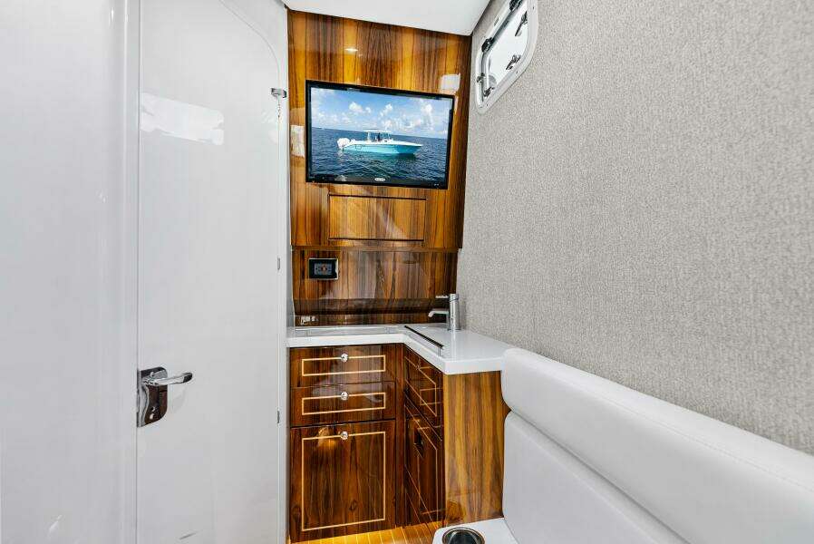 42ft HCB Yacht For Sale