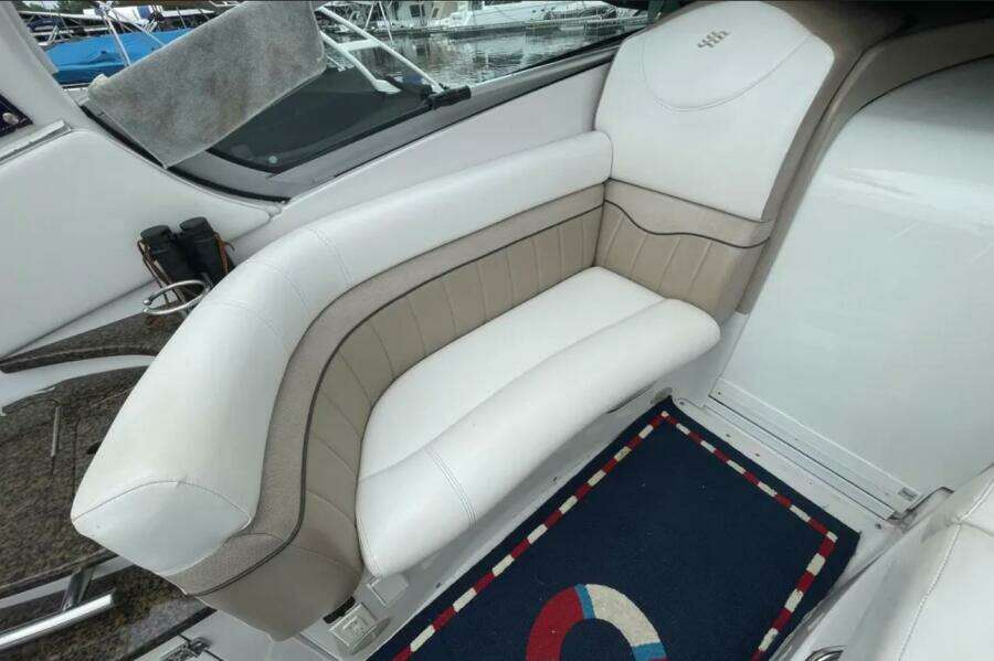 CROWN N AROUND 31ft Four Winns Yacht For Sale