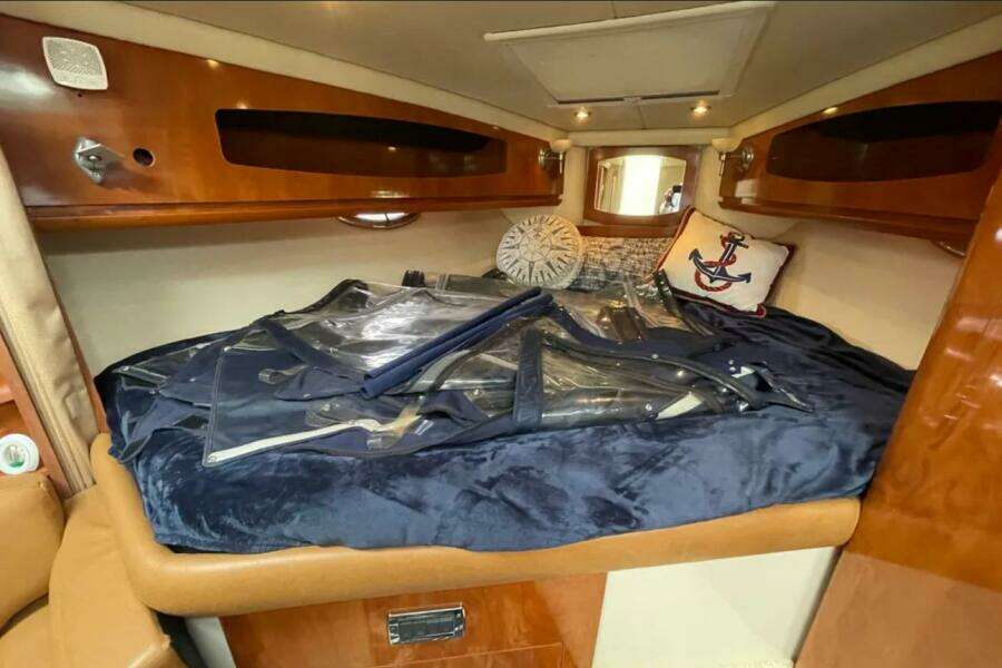 CROWN N AROUND 31ft Four Winns Yacht For Sale