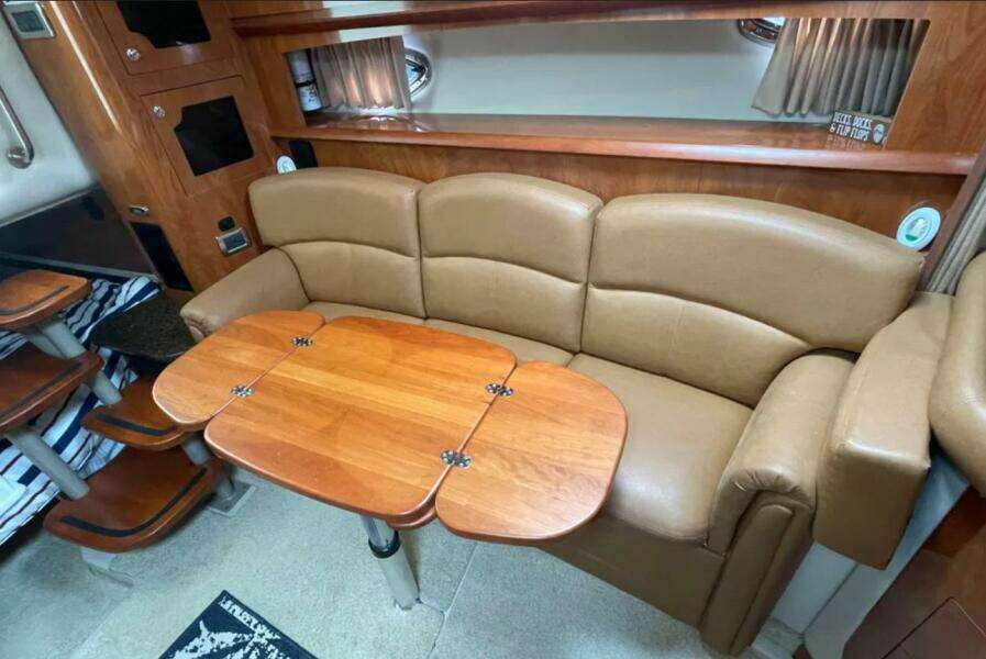 CROWN N AROUND 31ft Four Winns Yacht For Sale