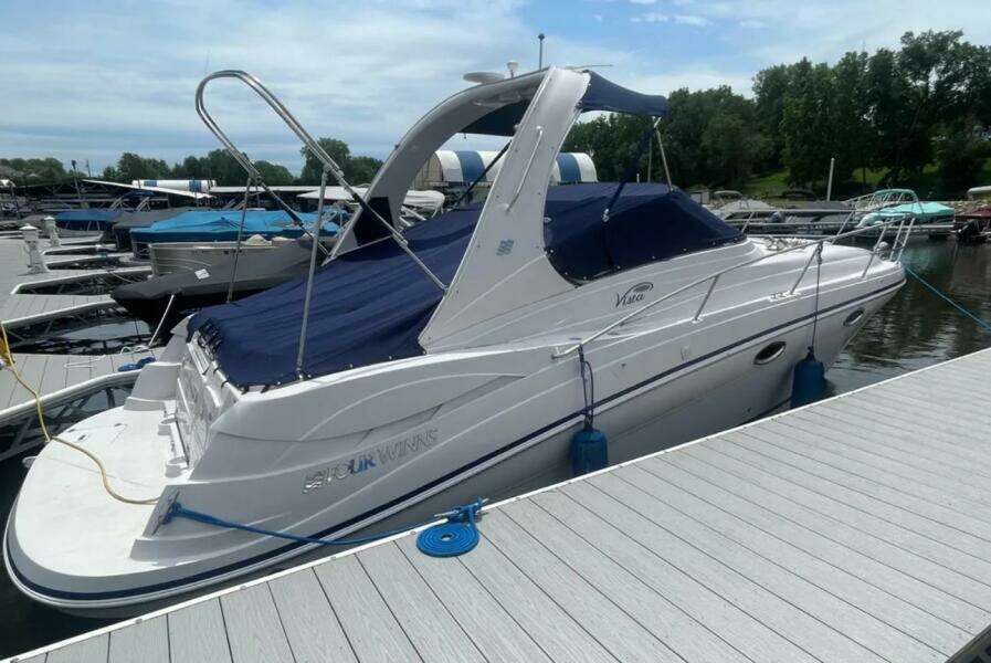 CROWN N AROUND 31ft Four Winns Yacht For Sale