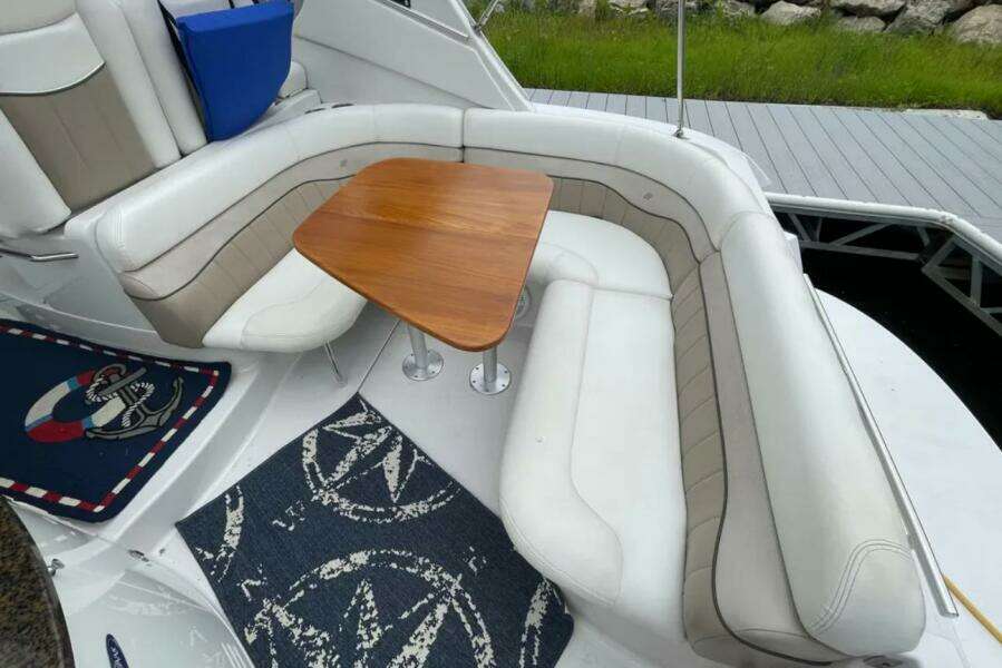 CROWN N AROUND 31ft Four Winns Yacht For Sale