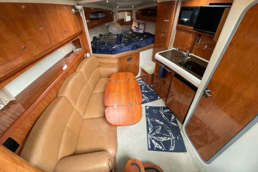 CROWN N AROUND 31ft Four Winns Yacht For Sale