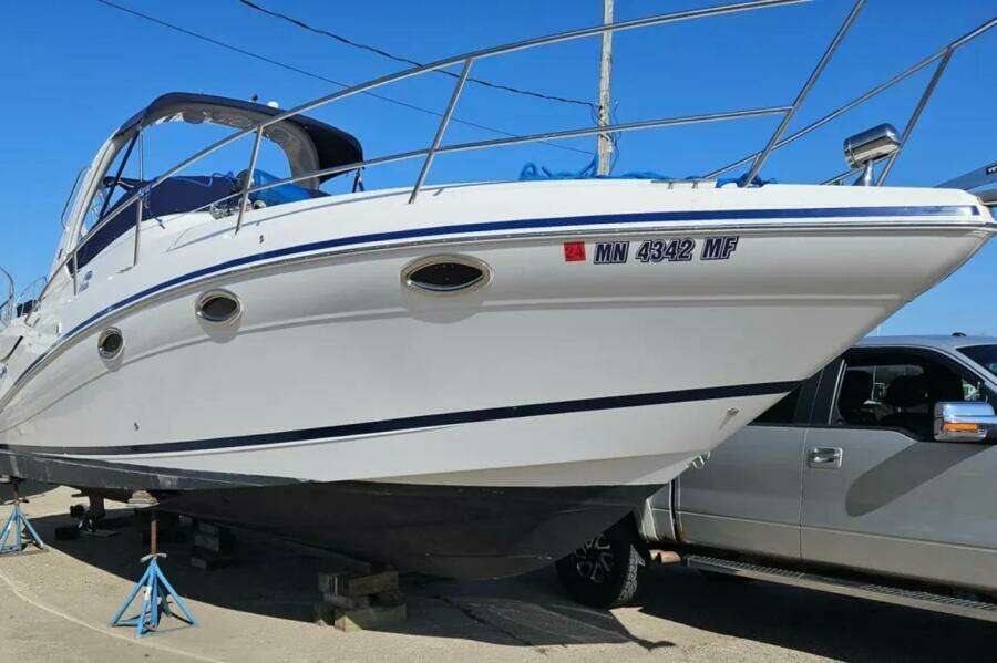CROWN N AROUND 31ft Four Winns Yacht For Sale