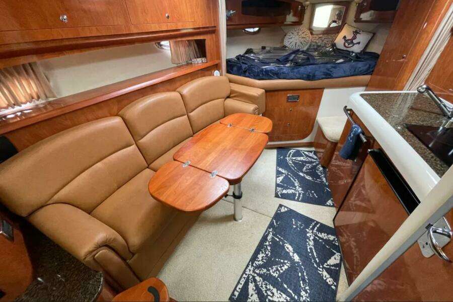 CROWN N AROUND 31ft Four Winns Yacht For Sale
