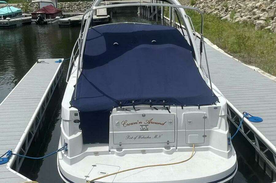 CROWN N AROUND 31ft Four Winns Yacht For Sale