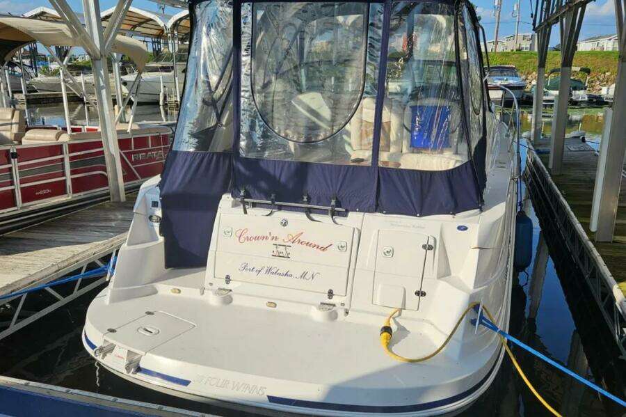 CROWN N AROUND 31ft Four Winns Yacht For Sale