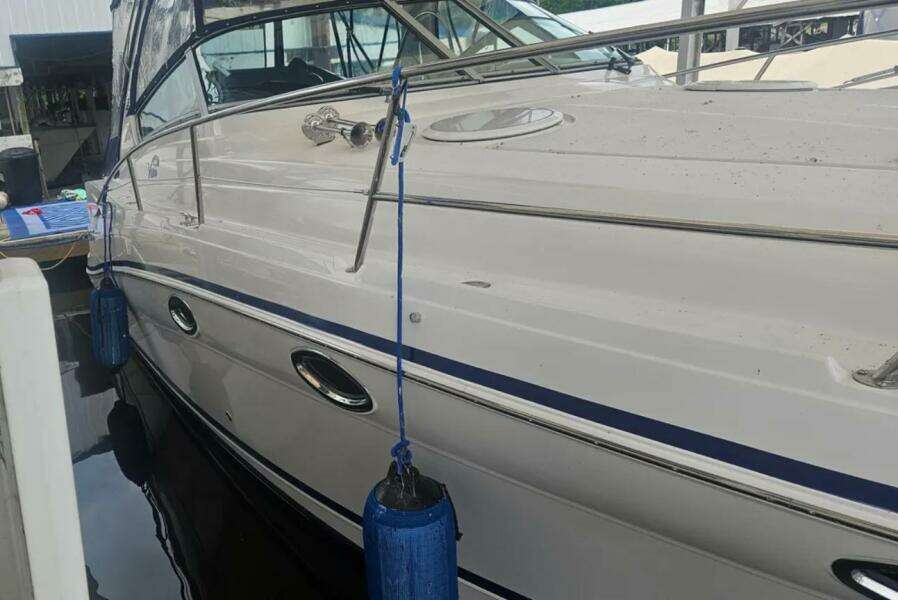 CROWN N AROUND 31ft Four Winns Yacht For Sale
