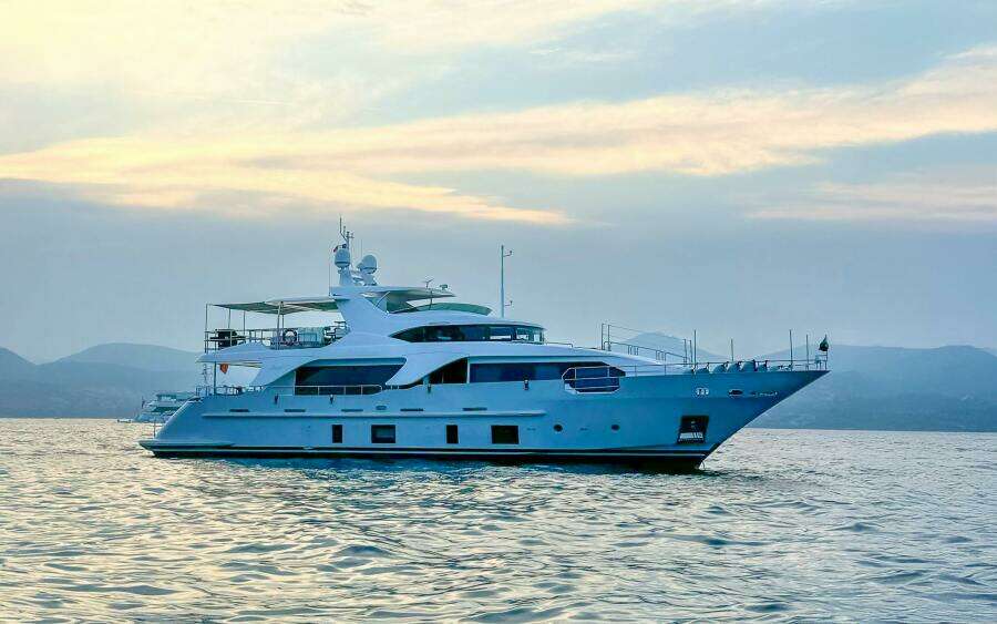 HORIZON 93ft Benetti Yacht For Sale