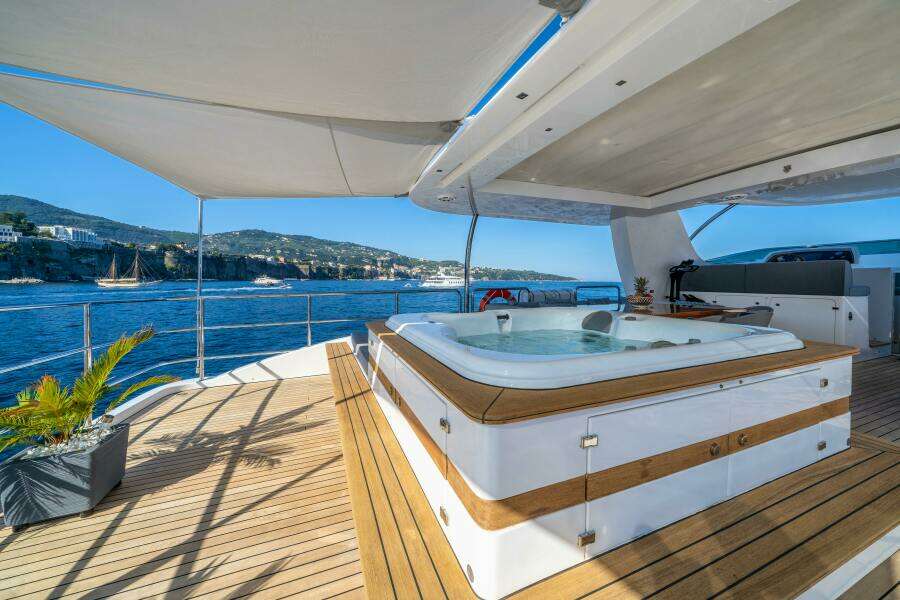 HORIZON 93ft Benetti Yacht For Sale
